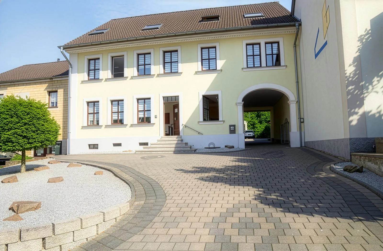 Kanzleigebäude der R & F Steuerberatung in Schwalbach-Hülzweiler, Fraulauterner Straße