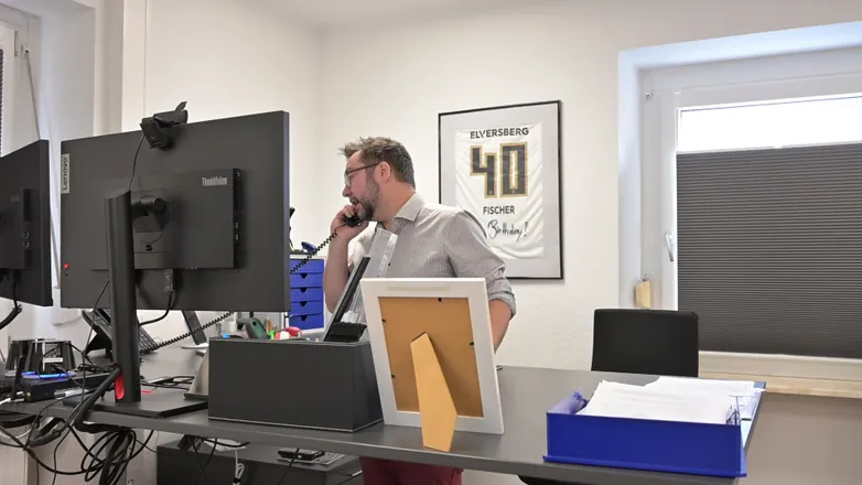 Patrick Fischer am Telefon